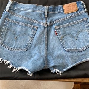Levi cut off shorts